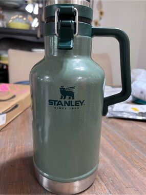 Stanley Green Stainless Insulated Growler with Handle New Never Used